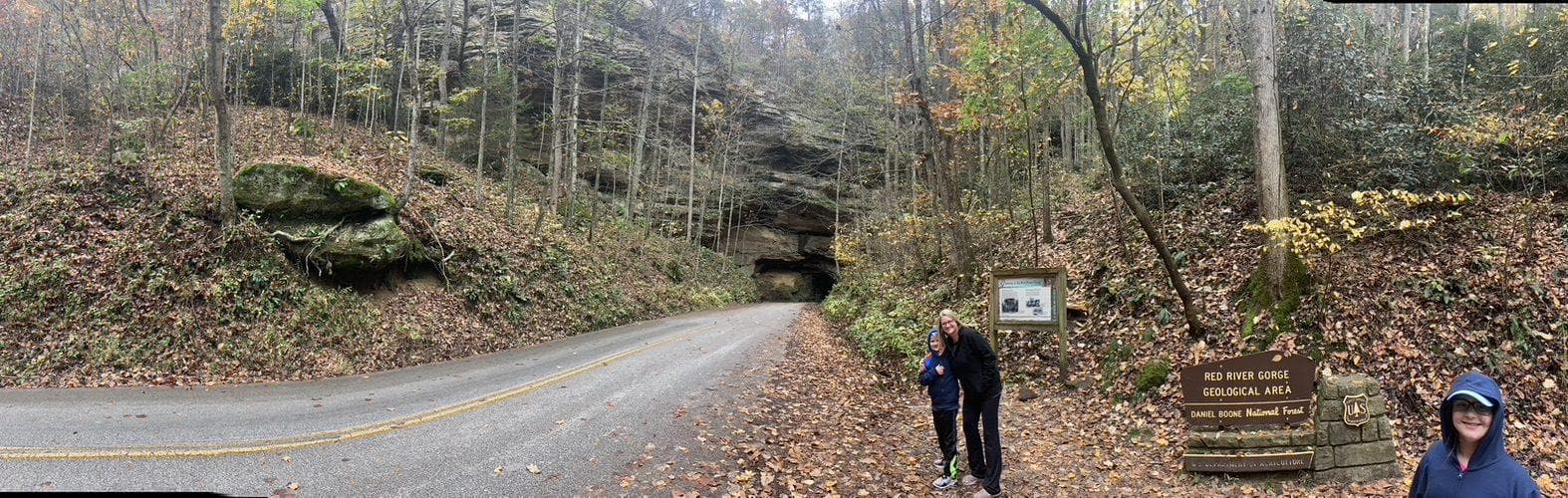 nada tunnel red river gorge ky Nada Tunnel entrance in Red River Gorge, KY. People stand by a sign for the Red River Gorge Geological Area.